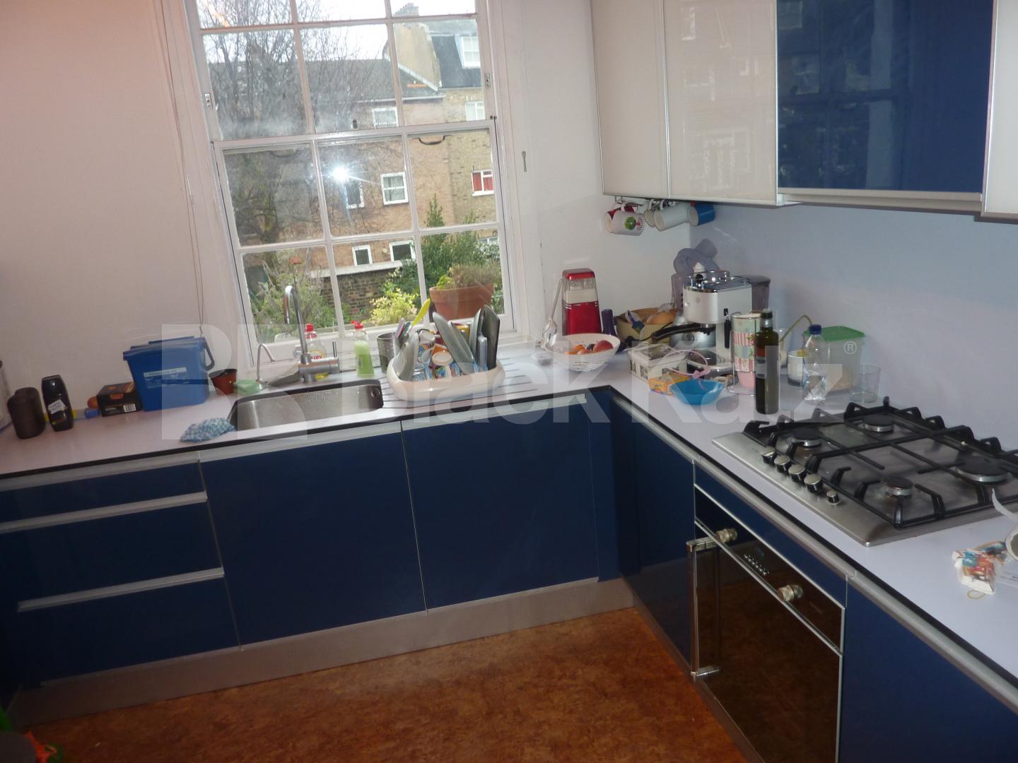 			NEW INSTRUCTION / ROOF TERRACE & GARDEN, 2 Bedroom, 1 bath, 1 reception Flat			 Alexander Road, ARCHWAY